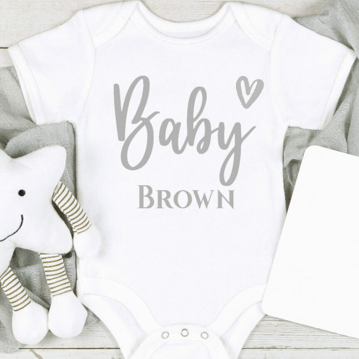 Baby announcement vests that says: 'Baby Hallie' with a heart