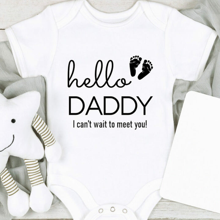 Baby announcement vests that says: 'Hello DADDY I can't wait to meet you'